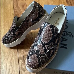 NEW Hogan Women's Snake Print Flats Size 6